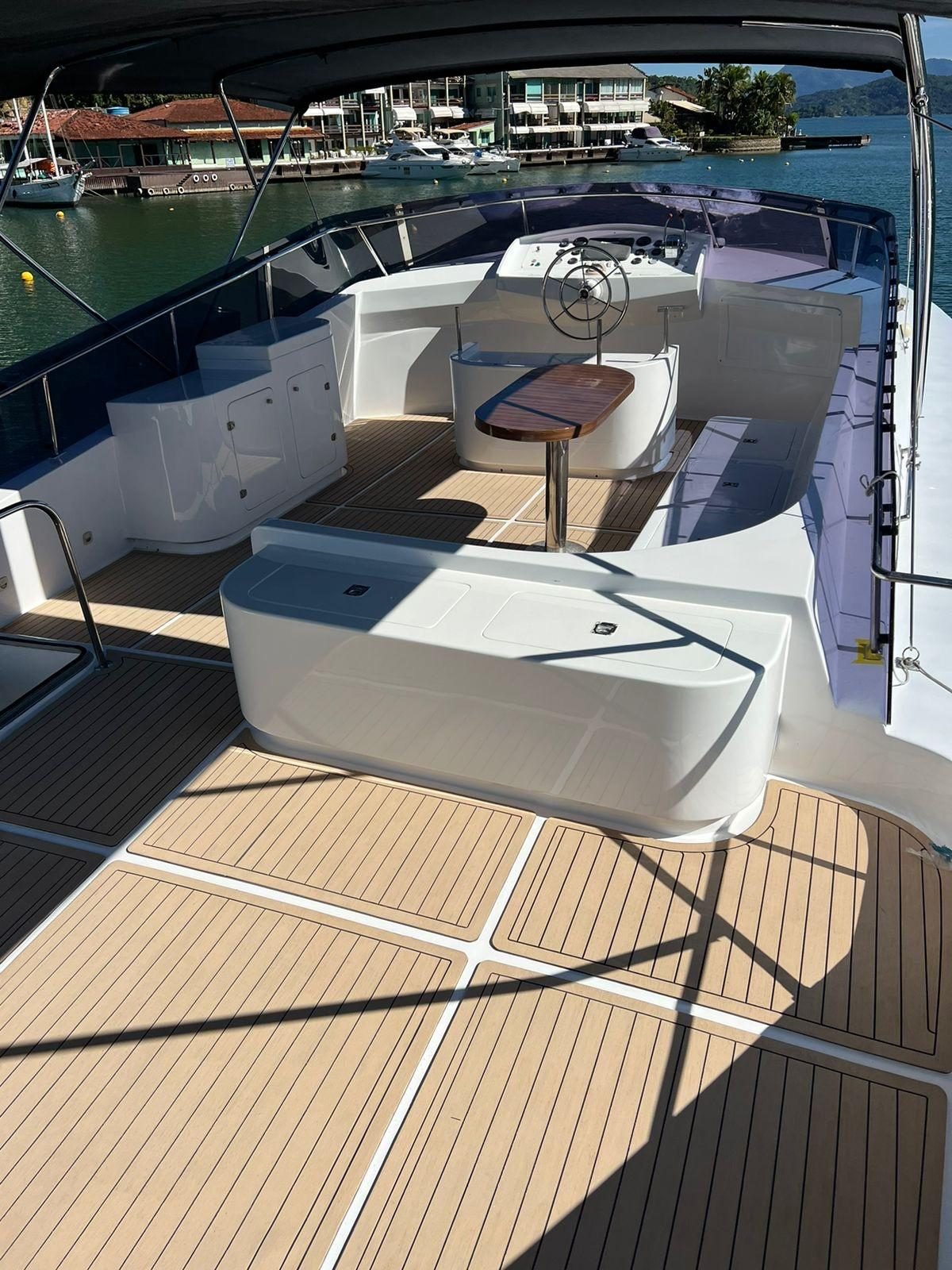Thermo Deck instalado em flybridge, litoral RJ